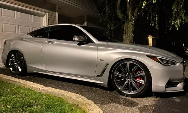 INFINITI Q60 値段