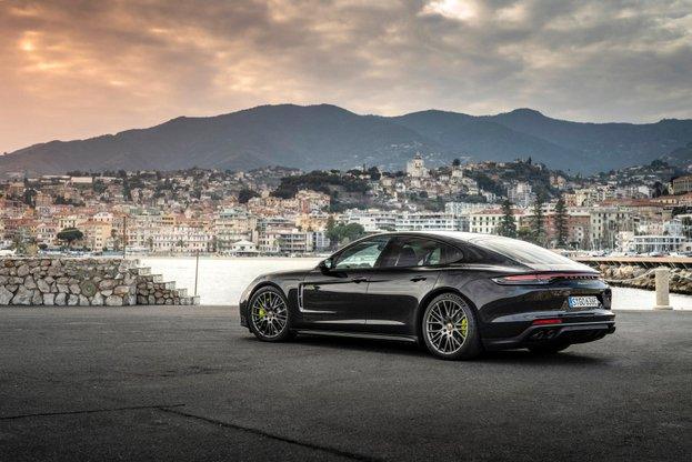 971 パナメーラ 維持費