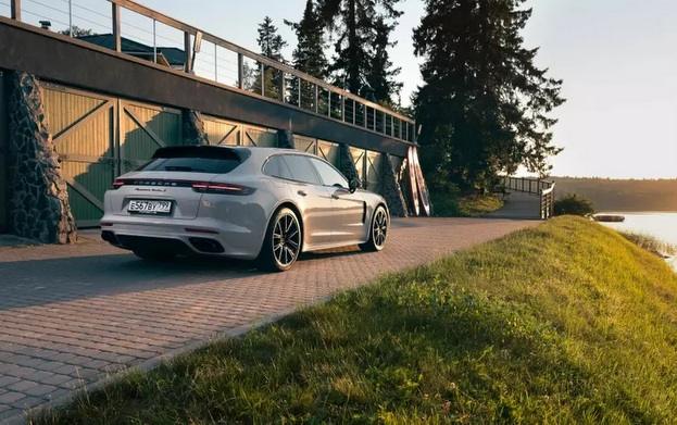 971 パナメーラ スポーツツーリスモ 価格