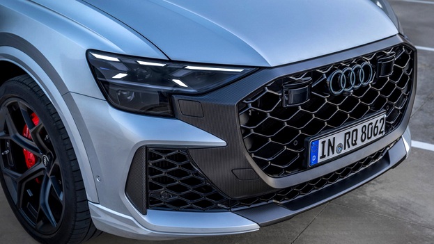 AUDI RS Q8 維持費
