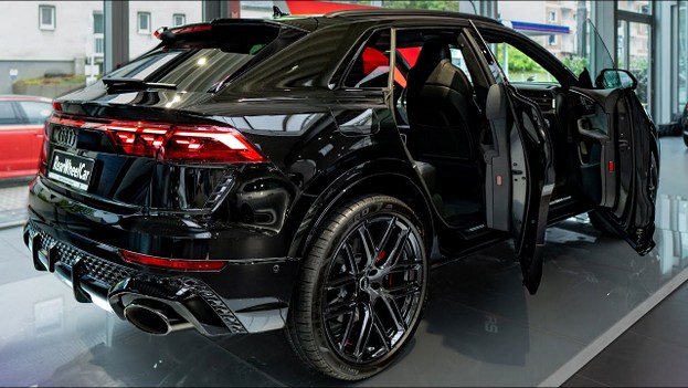 AUDI RS Q8 内装