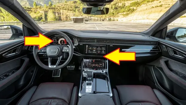 AUDI RS Q8 純正ナビ