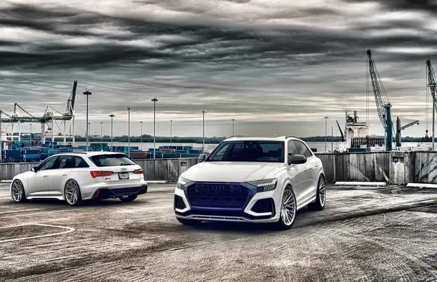 AUDI RS Q8 価格