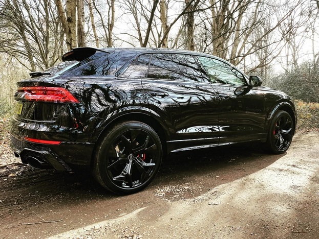 AUDI RS Q8 値段
