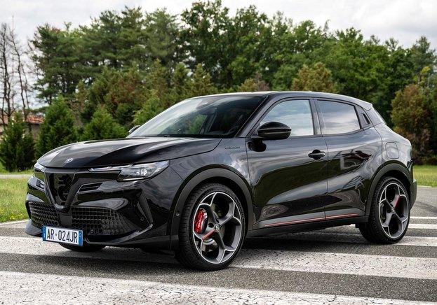 アルファロメオ ジュニア 新古車