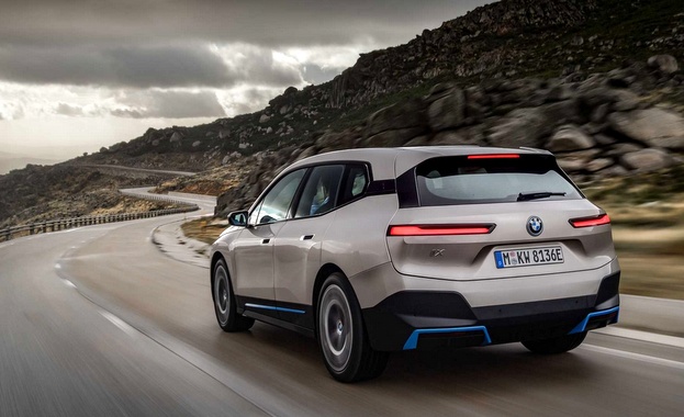 BMW iX 航続距離