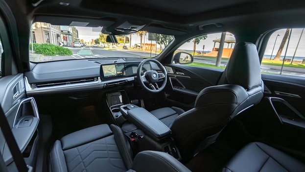 BMW iX2 インテリア