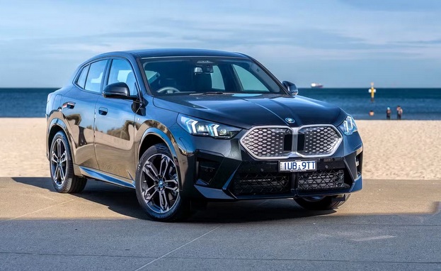 BMW iX2 未使用車