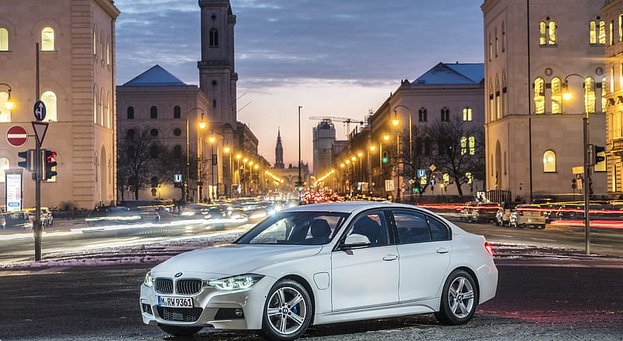 BMW330e F30