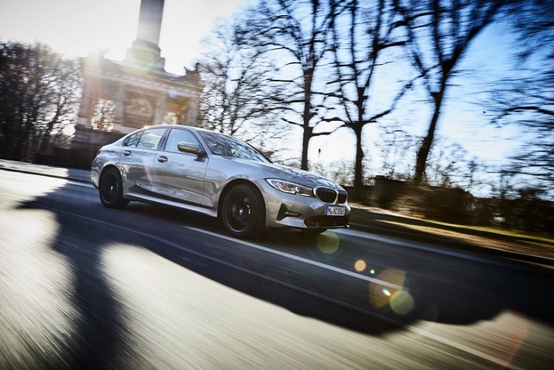 BMW330e 価格
