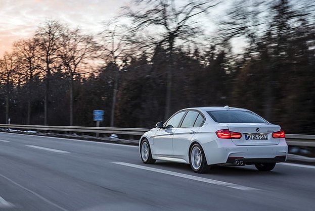 BMW330e 燃費