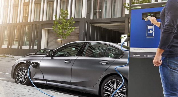 BMW330e プラグインハイブリッド