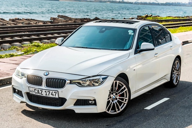 F30 BMW318i 中古