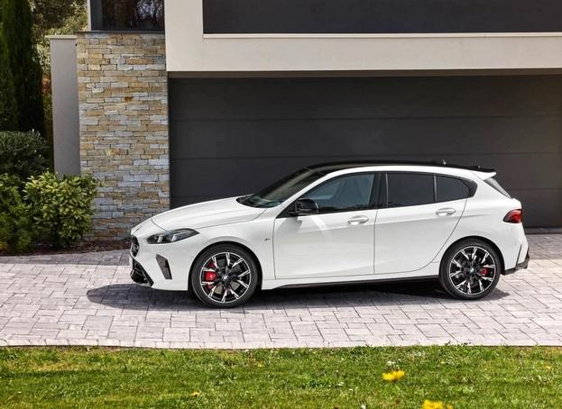 F70 BMW1シリーズ 未使用車