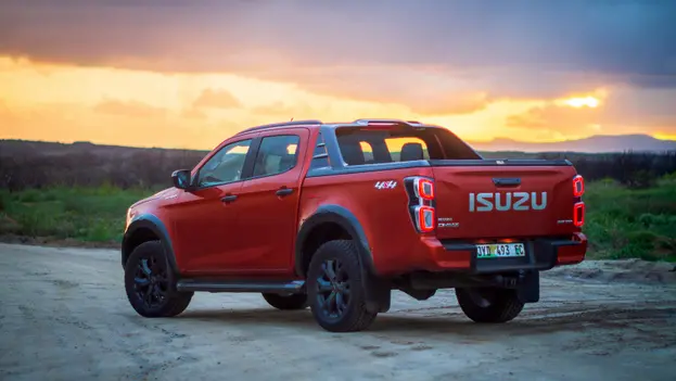 いすゞ D-MAX かっこいい
