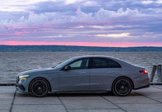 W214 ベンツEクラス サイズ