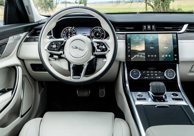 XFスポーツブレイク インテリア