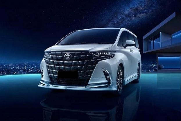 アルファード PHEV 新古車