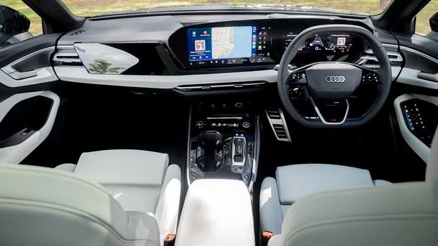 AUDI A5 アバント 内装