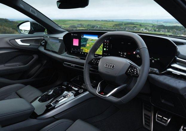 AUDI A5 アバント 純正ナビ
