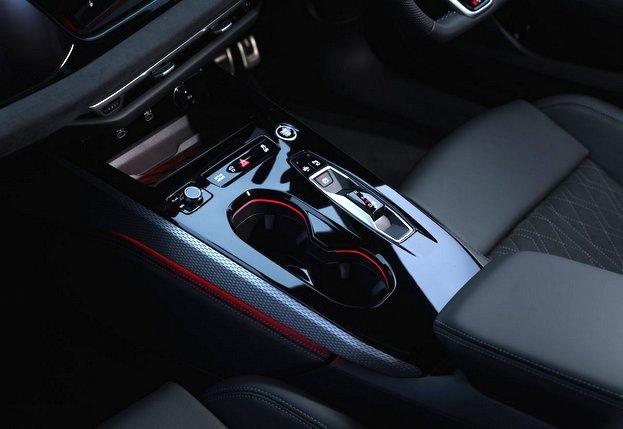 AUDI A5 アバント セミオートマ