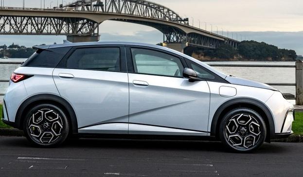 BYD ドルフィン 評価