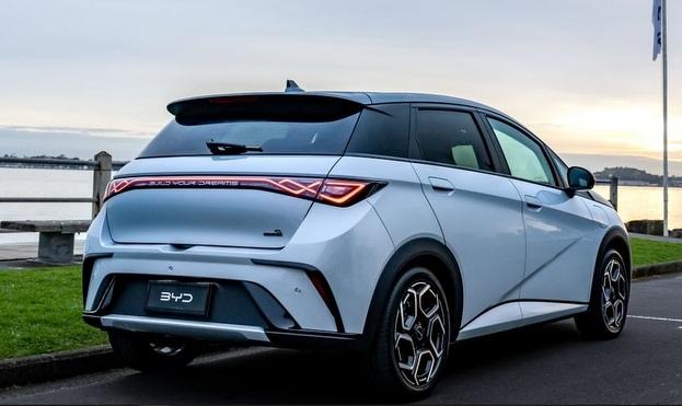 BYD ドルフィン 価格