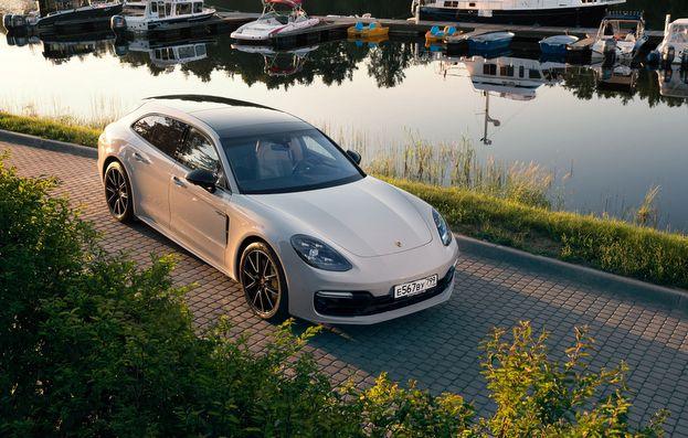 パナメーラ スポーツツーリスモ 中古