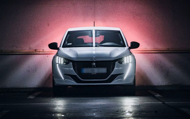 プジョー208 ヘッドライト