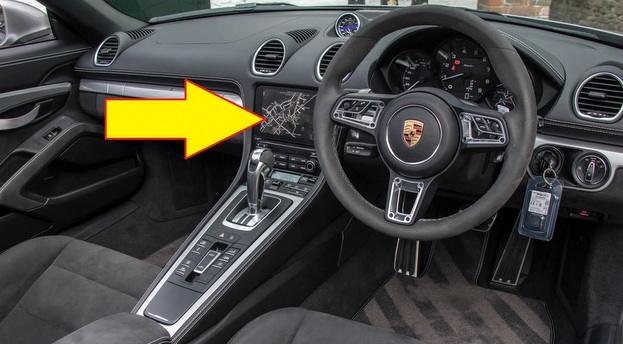 ポルシェ 718スパイダー 純正ナビ