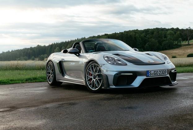 ポルシェ 718スパイダー 未使用車