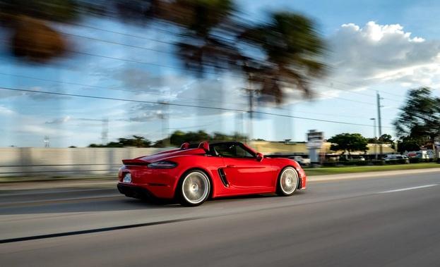 ポルシェ 718スパイダー 燃費