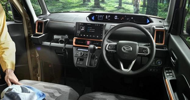 タント ファンクロス 内装