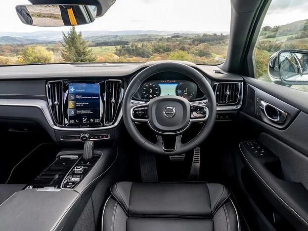 V60 ポールスター 純正ナビ