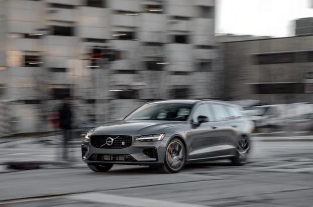 V60 ポールスター 値段